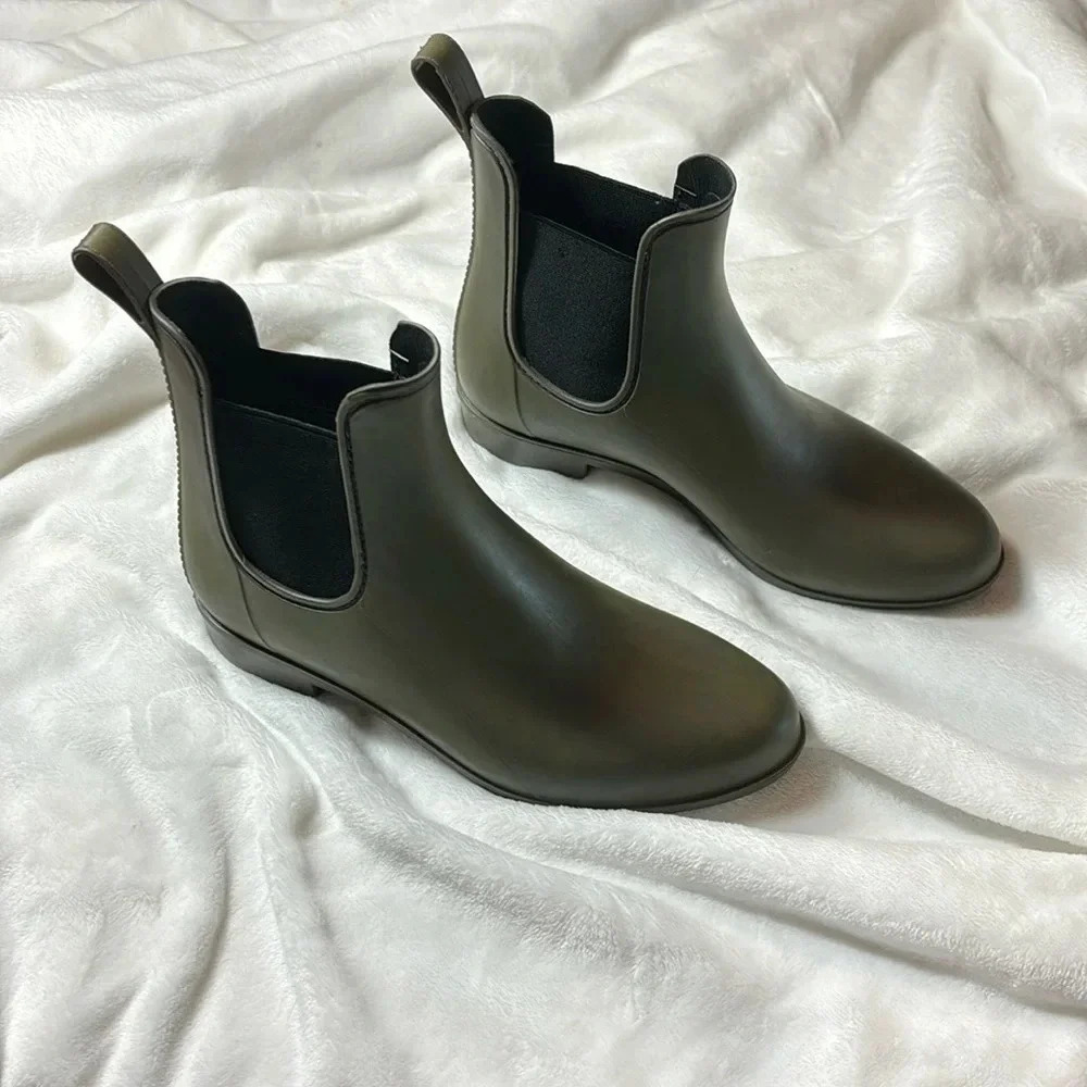 A NEW DAY Women’s Green Size 8 Rubber Rain Boots With Elastic Mesh Pre-Owned
